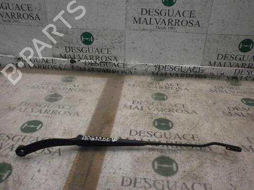 Used Front windshield wiper arm PEUGEOT 307 (3A/C) 2.0 HDi 90 (90 hp) 3737023