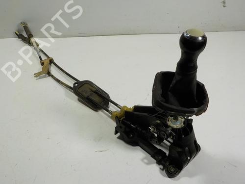 Used Gear lever TOYOTA YARIS (_P13_) 1.0 (KSP130_, KSP130) (69 hp) 13057088