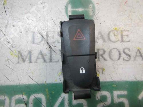 Bouton de warning RENAULT MEGANE III Hatchback (BZ0/1_, B3_) 1.5 dCi (BZ0C) (90 hp) 3877284