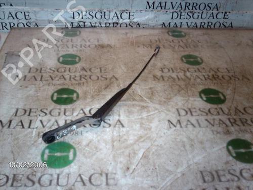 Used Front windshield wiper arm NISSAN MICRA II (K11) 1.3 i 16V (75 hp) 3734316
