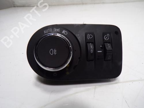 Used Headlight switch OPEL CORSA F (P2JO) CORSA-e (68) (136 hp) 15065212