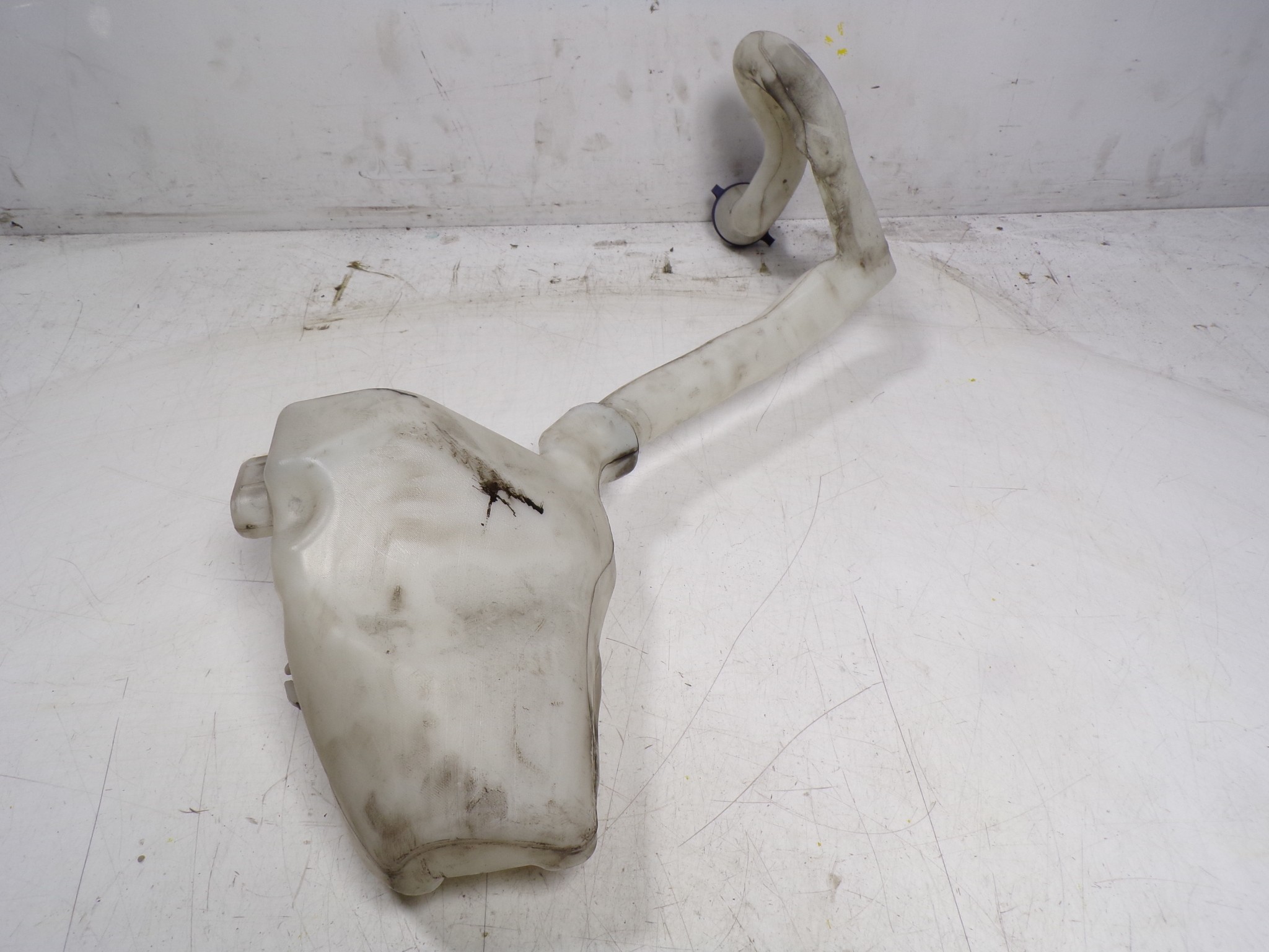 Windscreen washer tank CITROËN C3 Picasso (SH_) 1.6 HDI 90 8224507 B