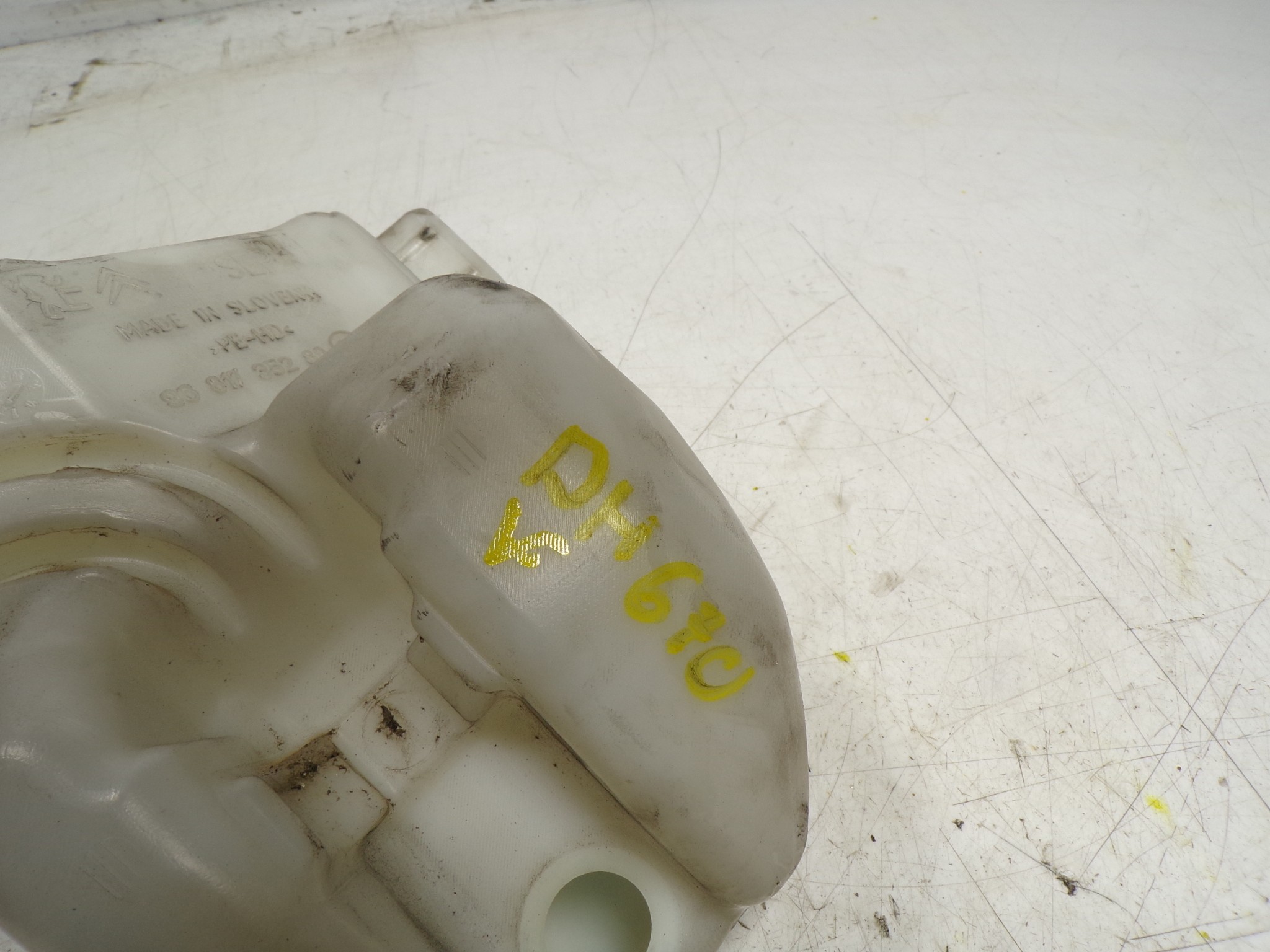 Windscreen washer tank CITROËN C3 Picasso (SH_) 1.6 HDI 90 8224507 B