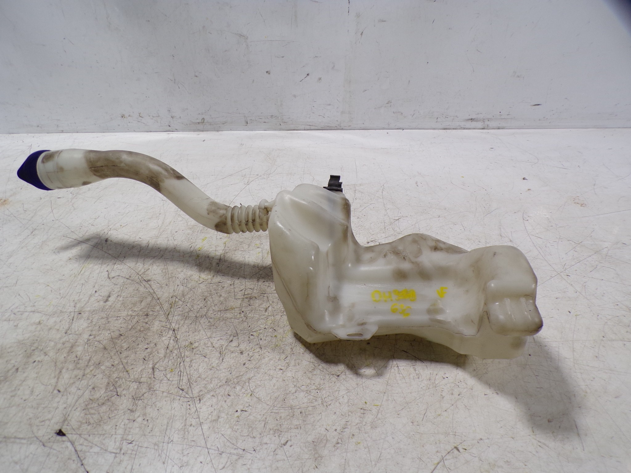 Windscreen washer tank PEUGEOT 3008 MPV (0U_) 1.6 BlueHDi 120 8257473 BParts