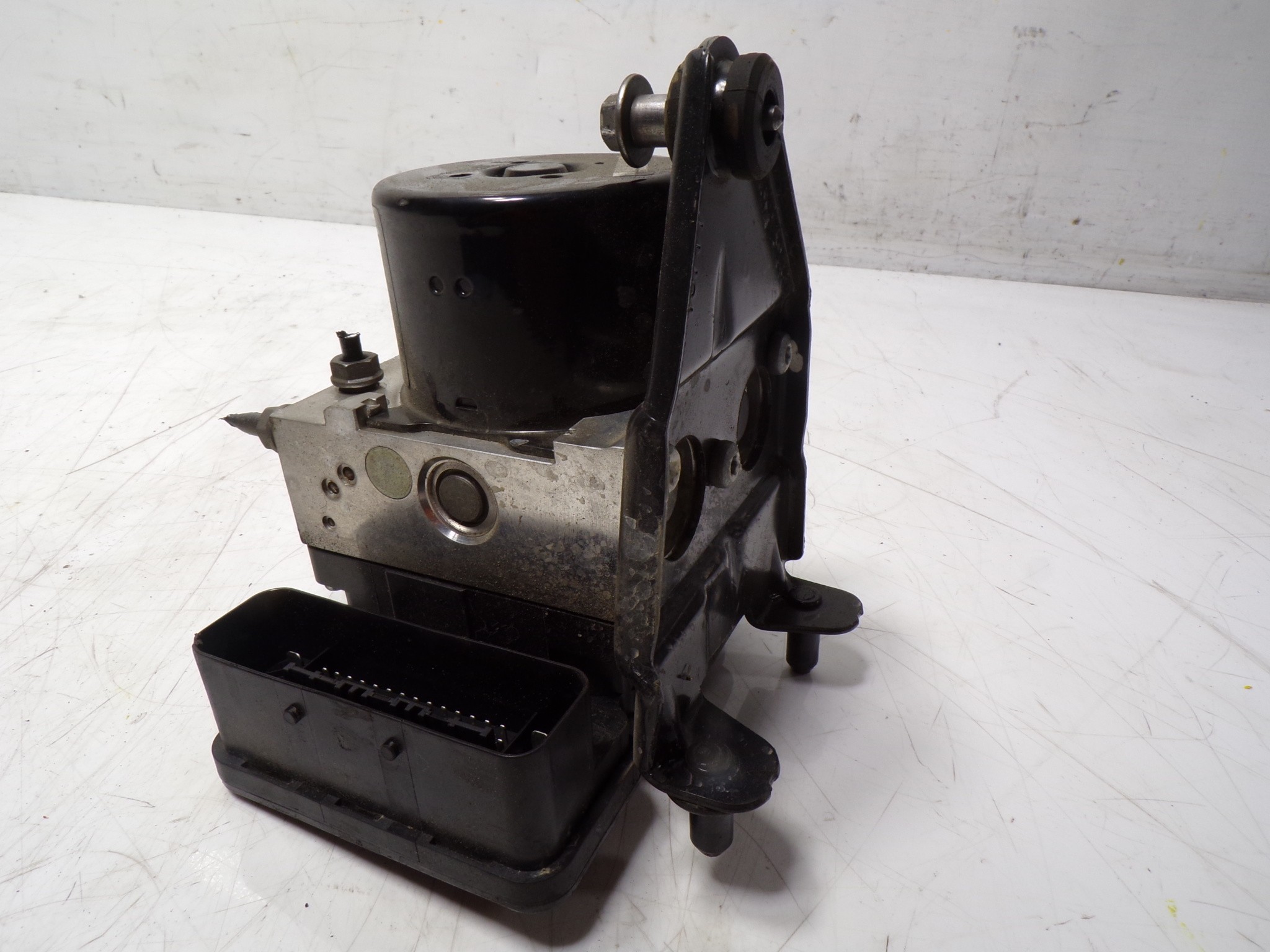 ABS pump VW GOLF VI (5K1) 1.6 TDI 10002621 BParts