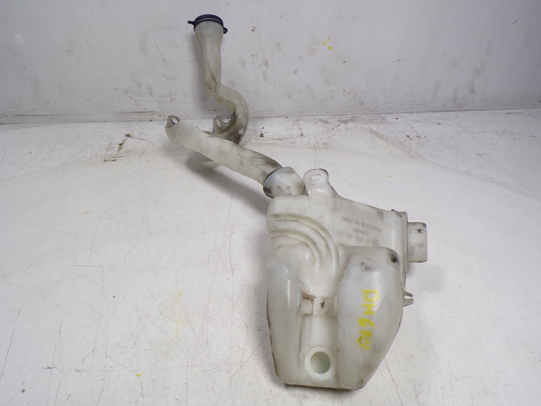 Windscreen washer tank CITROËN C3 Picasso (SH_) 1.6 HDI 90 8224507 B
