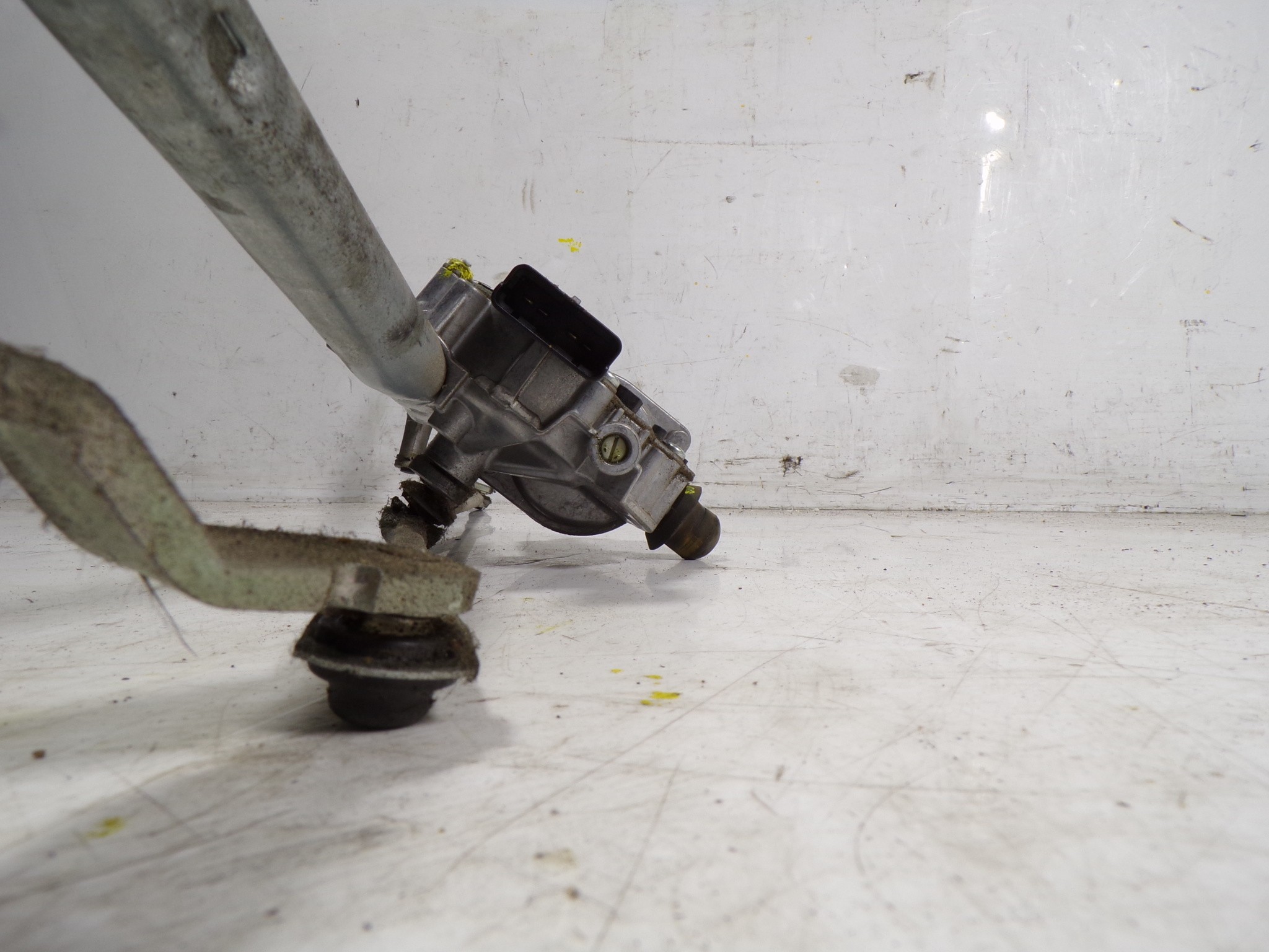 Front wiper motor RENAULT MASTER III Van (FV) 2.3 dCi 100 FWD (FV0A