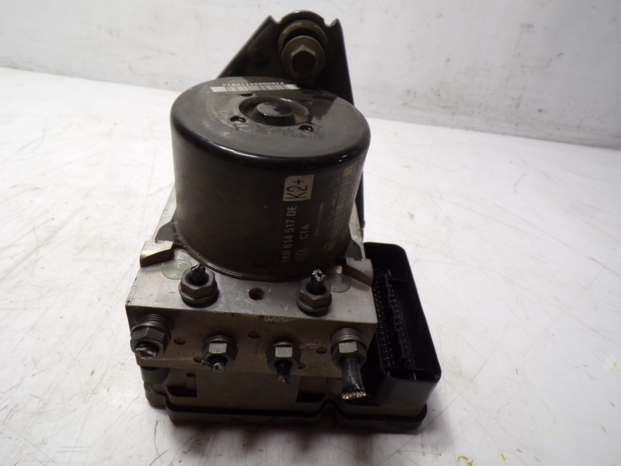 ABS pump VW GOLF VI (5K1) 1.6 TDI 10002621 BParts