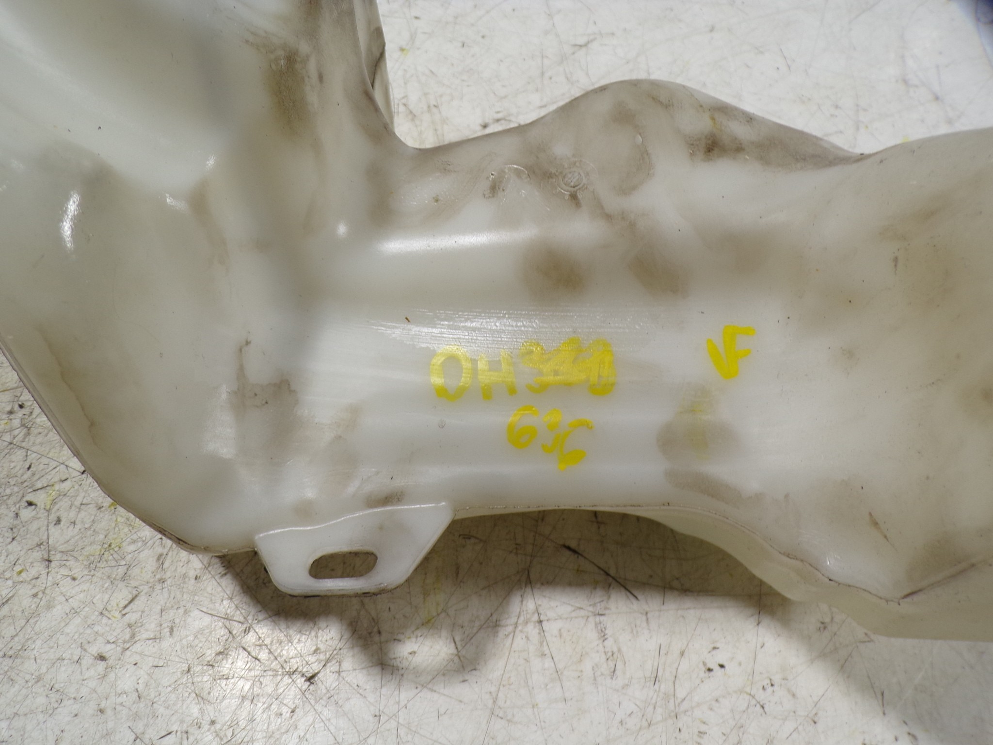Windscreen washer tank PEUGEOT 3008 MPV (0U_) 1.6 BlueHDi 120 8257473 BParts