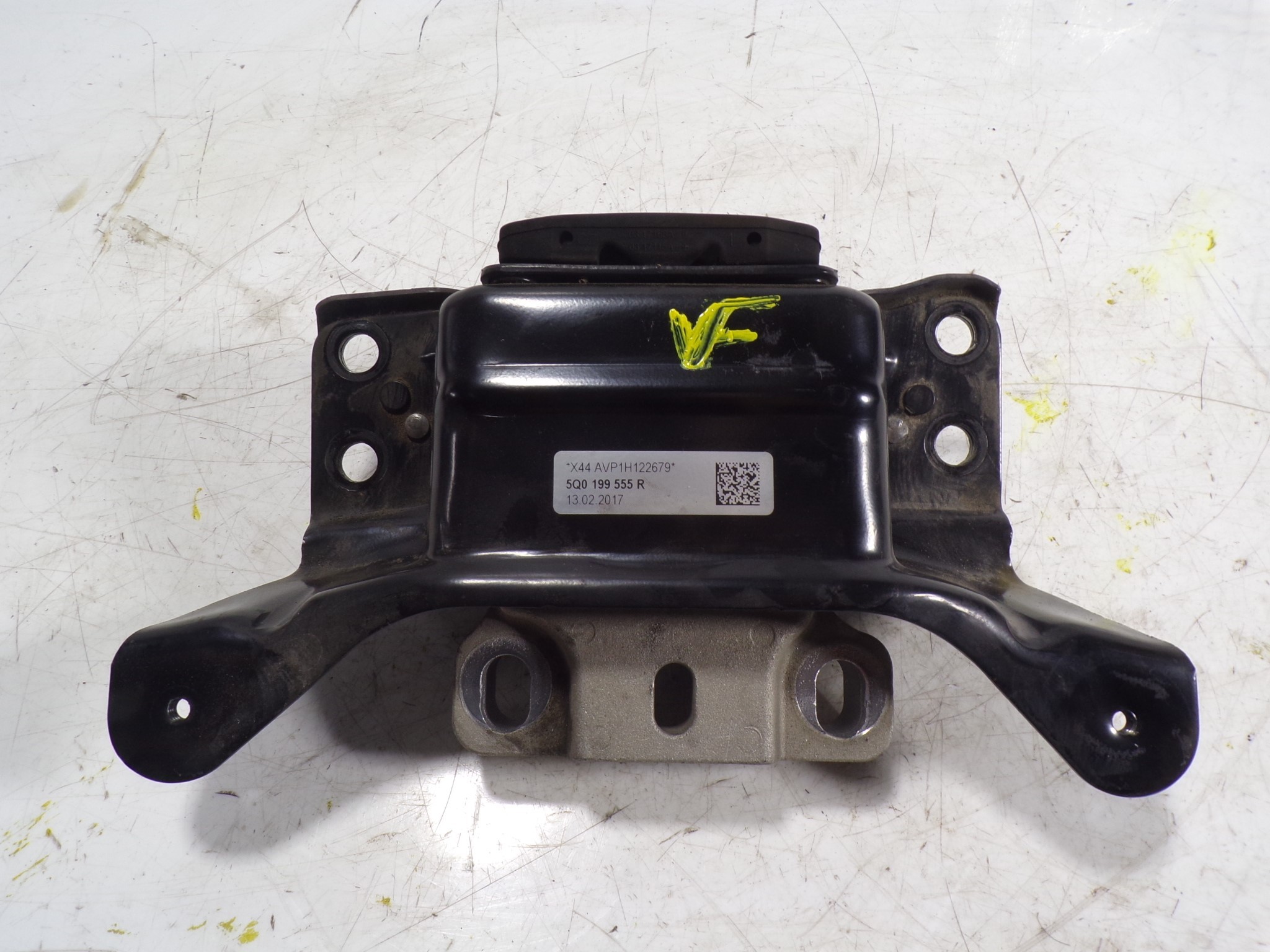 Engine mount VW GOLF VII (5G1, BQ1, BE1, BE2) 1.6 TDI 9084950 BParts