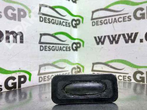 tailgate-handle-renault-clio-iii-br01-cr01-15-dci-br17-cr17-8200385515-2005-2006-2007-2008-2009-2010-2011-2012-2013-2014-7139735 main image