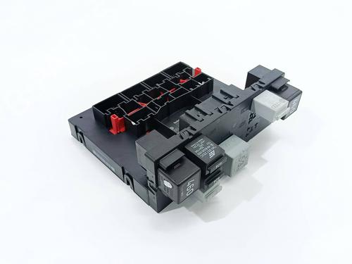 Used Fuse box VW GOLF V (1K1) [2003-2010]  31696412