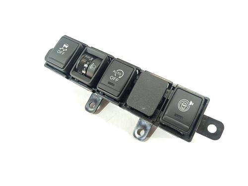Used Switch NISSAN PULSAR Hatchback (C13) [2014-2025]  28011255