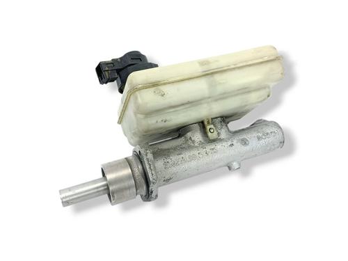 brake-master-cylinder-iveco-daily-iv-platformchassis-2006-2007-2008-2009-2010-2011-2012-32849443 main image