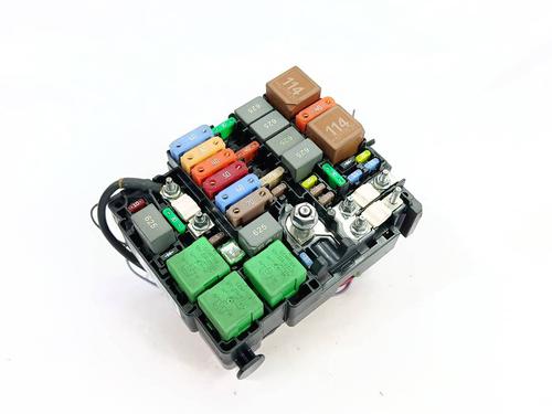 Used Fuse box Fuse box 39073904 39073904