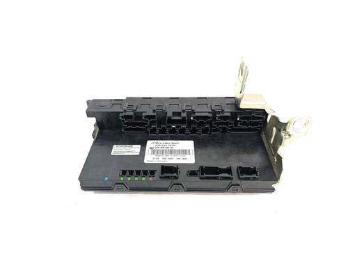 Used Fuse box Fuse box MERCEDES-BENZ C-CLASS (W203) C 180 Kompressor (203.046) (143 hp) 32071034 32071034