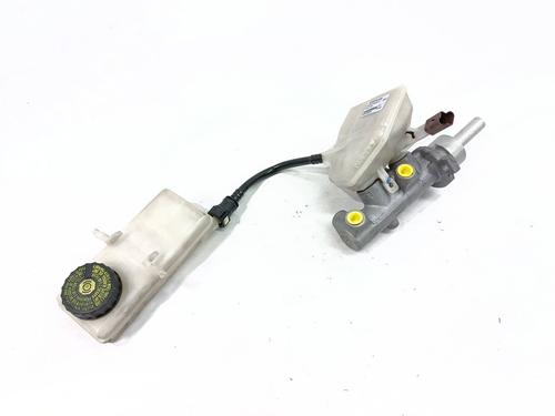 brake-master-cylinder-citroen-c4-i-lc_-2004-2005-2006-2007-2008-2009-2010-2011-2012-2013-2014-36469058 main image