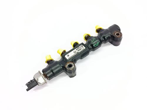 Used Injection rail Injection rail 37682010 37682010