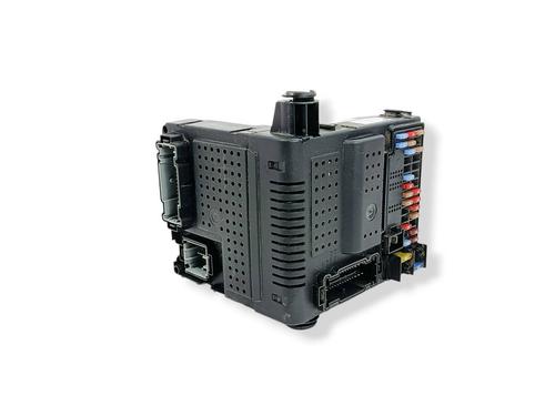 Used Fuse box VOLVO XC90 I (275) D5 AWD (185 hp) 31081929