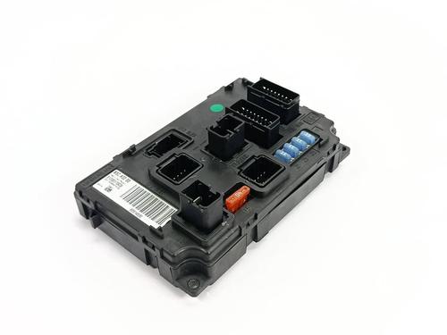 Used Fuse box Fuse box 39227530 39227530