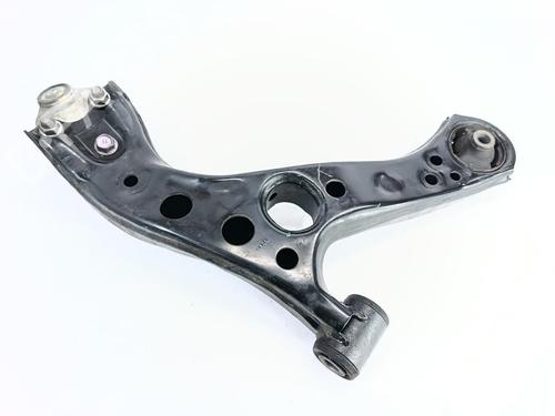 Venstre fortil bærearm TOYOTA C-HR (_X1_) 1.8 Hybrid (ZYX10_, ZYX11_, ZYX10R, ZYX11R) (122 hp) 32847097