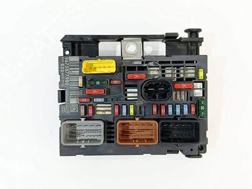 Zekeringkast PEUGEOT 5008 (0U_, 0E_) 1.6 HDi (114 hp) 30052416