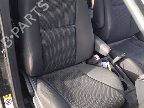 Used Right front seat TOYOTA COROLLA Verso (ZER_, ZZE12_, R1_) 2.2 D-4D (AUR10_, AUR10R) (136 hp) 31992568