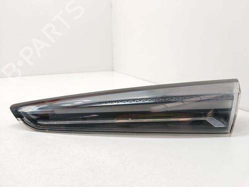 Used Right tailgate light Right tailgate light RENAULT CAPTUR II (HF_) TCe 100 (HFMT) (101 hp) 34058961 34058961