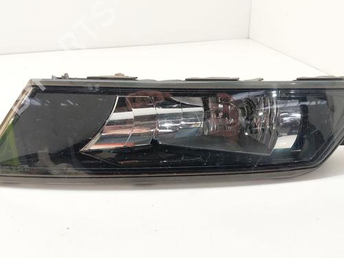 Used Right front fog light SKODA SUPERB III (3V3) 2.0 TDI (150 hp) 30940208