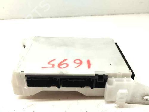 Sikringsdose TOYOTA YARIS (_P21_, _PA1_, _PH1_) 1.5 Hybrid (MXPH10, MXPH11) (116 hp) 23000502