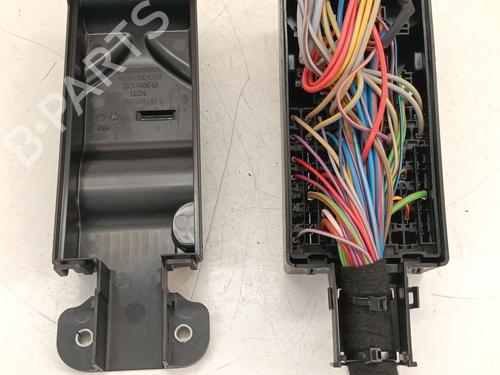 Used Fuse box Fuse box 37260272 37260272