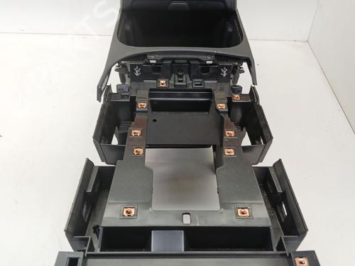 Used Armrest / Center console Armrest / Center console JAGUAR E-PACE (X540) 2.0 D180 AWD (179 hp) 35727361 35727361