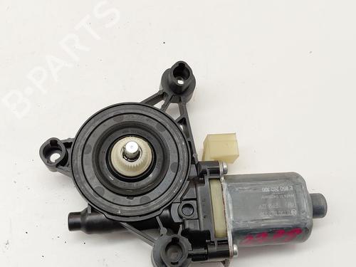 Rudehejsemotor forskærm højre SKODA SUPERB III (3V3) 2.0 TDI (150 hp) 30935136