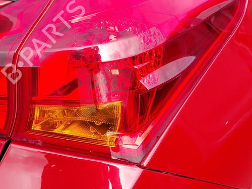 Højre baglygte TOYOTA AURIS (_E18_) 2.0 D-4D (ADE186_, ADE186R) (124 hp) 32121897