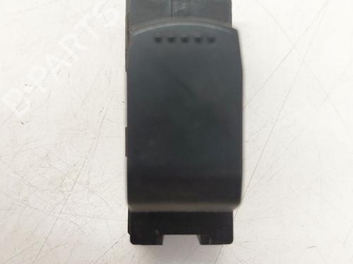 Used Right rear window switch SUZUKI GRAND VITARA II (JT, TE, TD) 1.9 DDiS All-wheel Drive (JT419, TD44, JB419WD, JB419XD,... (129 hp) 31995647
