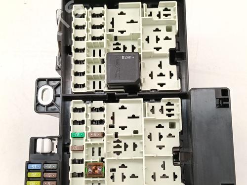 Used Fuse box Fuse box 37263668 37263668
