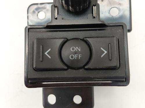 switch-lexus-is-ii-_e2_-2005-2006-2007-2008-2009-2010-2011-2012-2013-31828631 main image