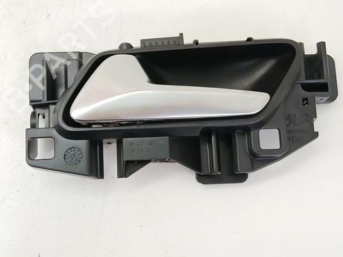 Used Front left interior door handle Front left interior door handle PEUGEOT 2008 II (UD_, US_, UY_, UJ_, UR_, UC_) 1.2 PureTech 100 (USHNK) (101 hp) 38728476 38728476
