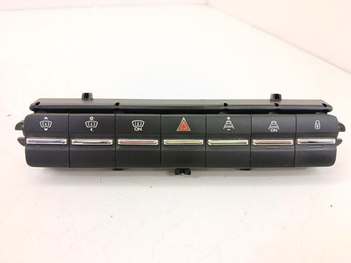 Used Switch Switch PEUGEOT 5008 (0U_, 0E_) 2.0 HDi 150 / BlueHDi 150 (150 hp) 34632894 34632894