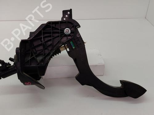 Clutch pedal CITROËN C4 Grand Picasso II (DA_, DE_) 1.2 THP 130 | BP29936138I13 