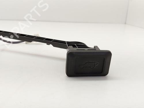 switch-toyota-rav-4-v-_a5_-_h5_-2018-32168865 main image