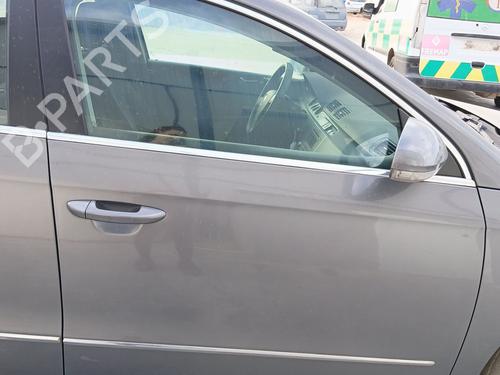 Used Right front door Right front door 38069046 38069046
