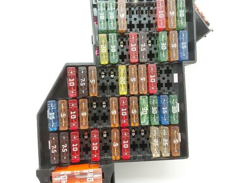 fuse-box-porsche-panamera-970-2009-2010-2011-2012-2013-2014-2015-2016-2017-32504717 main image