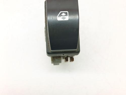 Used Right front window switch Right front window switch RENAULT SCÉNIC II (JM0/1_) 1.5 dCi (JM1F) (86 hp) 33983444 33983444