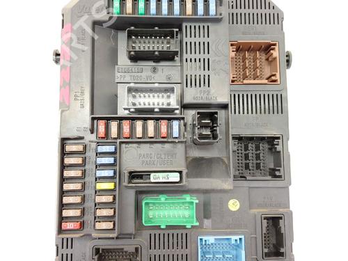 Used Fuse box Fuse box PEUGEOT 208 I (CA_, CC_) 1.2 VTI 82 (82 hp) 32516780 32516780