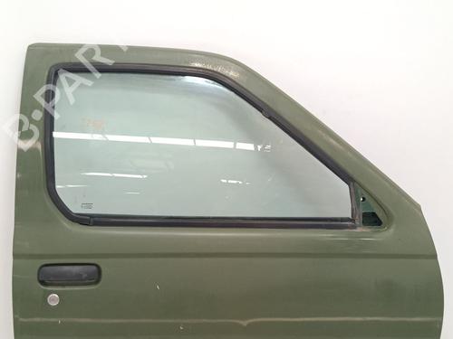 right-front-door-nissan-navara-d22-1997-29717424 main image