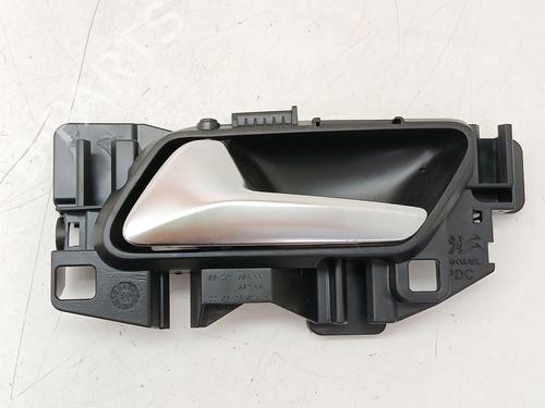 Used Front left interior door handle Front left interior door handle 38872528 38872528