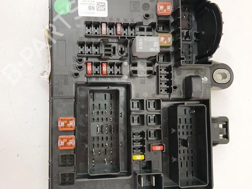 Used Fuse box Fuse box 37661666 37661666