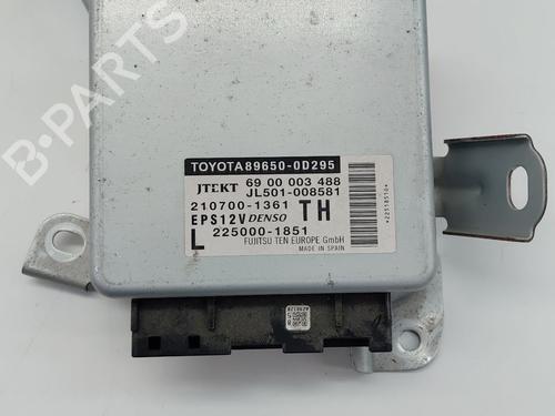 Module électronique TOYOTA YARIS (_P13_) 1.3 (NSP130_, NSP130) (99 hp) 30296757