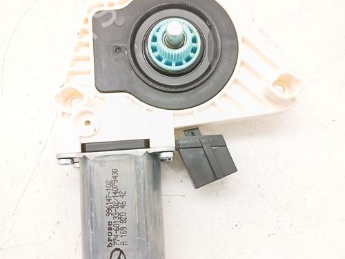 Used Right rear window motor Right rear window motor MERCEDES-BENZ B-CLASS Sports Tourer (W245) B 180 CDI (245.207) (109 hp) 39802688 39802688